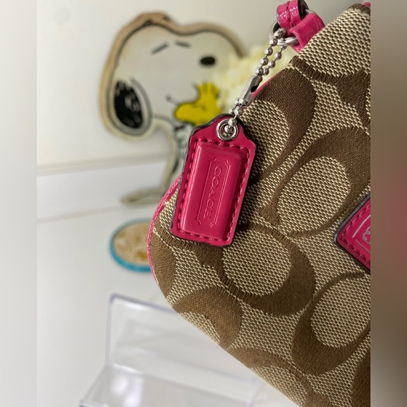 Coach Poppy pink and signature wristlet - Picture 4 of 9